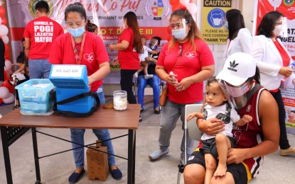 <p><strong>IMMUNIZATION DRIVE</strong>. Children are vaccinated against measles, rubella, and polio during the regional launching of the Phase II of the Measles-Rubella and Oral Polio Vaccine Supplemental Immunization Activity (MR-OPV SIA) held in Angeles City on Friday (Jan. 29, 2021). The month-long vaccination set on Feb. 1-28 will target at least 95 percent of eligible children in Central Luzon. <em>(Photo by the city government of Angeles)</em></p>