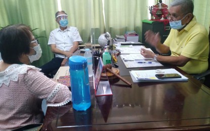 <p><strong>ZONE OF PEACE</strong>. Mayor Edgar Teves (right) of Valencia, Negros Oriental is shown in a recent meeting with Agricultural Program Coordinating Officer (APCO) of Negros Oriental Sarah J. Perocho, and Edward Du, Central Visayas regional governor of the Philippine Chamber of Commerce and Industry. The proposed Tamlang Valley Zone of Peace was discussed during the meeting.<em> (Photo courtesy of Edward Du)</em></p>