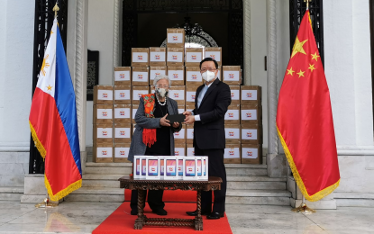 <p><strong>TABLETS FOR STUDENTS</strong>. Education Secretary Leonor Briones (left) receives the 2,000 tablets from Chinese Ambassador Huang Xilian during the turnover ceremony in Malacañang on Tuesday (Feb. 2, 2021). Huang said Huawei tablets will be used to assist Filipino students and support the blended distance learning system in the country. <em>(Photo from Chinese embassy)</em></p>