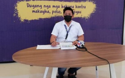 <p><strong>EARLY TREATMENT</strong>. Dr. Leoncio Abiera, Jr., on Wednesday (Feb. 3, 2021) said people should not be afraid to seek medical consultation to receive early treatment. He said that last January there were already a total of 18 cases due to dengue, including one death. <em>(PNA photo by Annabel Consuelo J. Petinglay)</em></p>