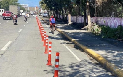 <p><strong>PLASTIC BOLLARDS</strong>. Plastic bollards are seen installed on streets in Mandaue City to separate the outermost lanes exclusive for cyclists. This project is part of the first phase of the city’s Bike Lane Network.<em> (Photo courtesy of Mandaue City PIO)</em></p>