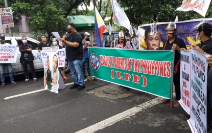 <p><strong>SUPPORT ANTI-TERROR LAW.</strong> Members of the League of Parents of the Philippines and Liga Independencia Pilipinas hold a peace rally to express their support for the Anti-Terror Law in front of the Supreme Court in Manila City on Tuesday (Feb. 9, 2021). The groups urged the Supreme Court and the government to act on the termination of Joma Sison's asylum status in the Netherlands. <em>(Contributed photo)</em></p>