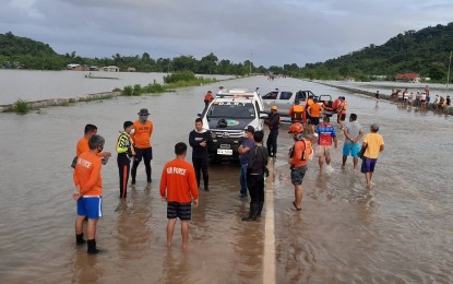 <p><strong>MASSIVE FLOODING.</strong> Rescuers in the middle of a heavily flooded highway in Palo, Leyte on Wednesday (Feb. 10, 2021). Flooding has drowned a 15-year-old boy and displaced thousands of families in Leyte province as water inundated low-lying communities. <em>(Photo courtesy of Fran Co)</em></p>