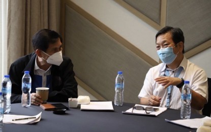 <p><strong>VACCINATION FOR RECOVERY.</strong> Cebu Chamber of Commerce Industry (CCCI) president Felix Taguiam (right) in a meeting with Inter-Agency Task Force chief implementer Roy Cimatu. Taguiam on Thursday (Feb. 11, 2021) expressed his confidence on the vaccination drive even amid the people's misconceptions and apprehensions. <em>(PNA file photo by Minerva Newman)</em></p>