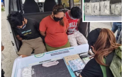 <p><strong>BUSTED.</strong> An anti-narcotics agent accounts for the suspected shabu seized from three suspects following a buy-bust in Barangay Tamontaka, Datu Odin Sinsuat, Maguindanaon on Tuesday (Feb. 16, 2021). The confiscated shabu (inset), weighing some 200 grams, has an estimated street value of PHP1.3-million.<strong><em> (Photo courtesy of PDEA-BARMM)</em></strong></p>