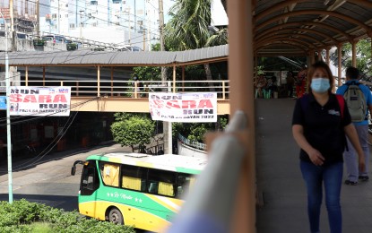 <p><strong>RUN, SARA, RUN.</strong> Tarpaulins, with oversized letters “Run, Sara, Run”, hang from the footbridge on Edsa-Timog Avenue in Quezon City on Wednesday (Feb. 17, 2021). It urges Davao City Mayor Sara Duterte to run for president in the 2022 elections. <em>(PNA photo by Robert Oswald Alfiler)</em></p>