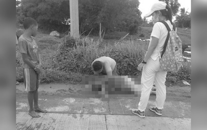 <p><strong>FATAL ROAD ACCIDENT</strong>. A man tries to carry the body of a woman who died in a road mishap after a stray dog dashed in front of their motorcycle on Feb. 16, 2021 in Naval, Biliran. The municipal government on Thursday (Feb. 18, 2021) has called for more responsible pet ownership after the incident. <em>(Photo courtesy of Ross Arabyana)</em></p>