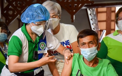 <p><strong>SIMULATION.</strong> A health worker administers a ‘Covid-19 vaccine’ to a senior citizen during a simulation at the Legarda Elementary School in Manila on Thursday (Feb. 18, 2021). The Manila Health Department said it included the elderly in the simulation to prepare for adjustments to be made as vaccinating senior citizens poses a different challenge. <em>(Photo courtesy of Manila PIO)</em></p>
