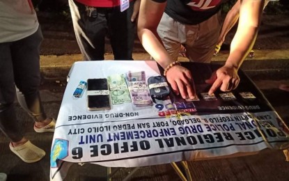 <p><strong>SHABU SEIZED</strong>. An operative of the Police Regional Drug Enforcement Unit-Western Visayas conducts an inventory of the suspected shabu seized from two persons at Doña Juliana Subdivision, Barangay Taculing in Bacolod City on the night of Feb. 17, 2022. The suspects yielded some 15 grams of shabu with an estimated street value of PHP105,000. <em>(Photo courtesy of Bacolod City Police Office)</em></p>