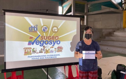 <p><strong>‘NEGOSYO’ PROGRAM</strong>. Emelinda Tayad, a 59-year-old housewife from Talisay City, Cebu, is among the 8,000 beneficiaries of the SUGBO Negosyo program of the Cebu provincial government. The Capitol has allocated PHP100 million for the livelihood assistance program in partnership with the Department of Trade and Industry (DTI) in Region 7 and the Mandaue Chamber of Commerce and Industry. <em>(Photo courtesy of DTI-7)</em></p>