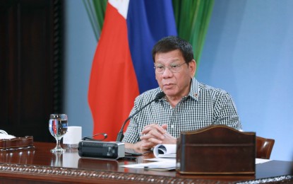 PRRD insists to wait for doc’s advice before getting vax