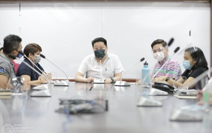 <p><strong>INTERNET CONNECTION.</strong> Valenzuela City Mayor Rex Gatchalian meets with representatives of PLDT, Converge, and Globe on Friday (Feb. 26, 2021) to discuss the complaints of Valenzuela residents against sloppy internet services. Among the discussed topics are the solutions and collaborative plans of the city government and the telecommunications companies to resolve the issues of internet connections. <em>(Photo courtesy of Valenzuela City PIO)</em></p>
