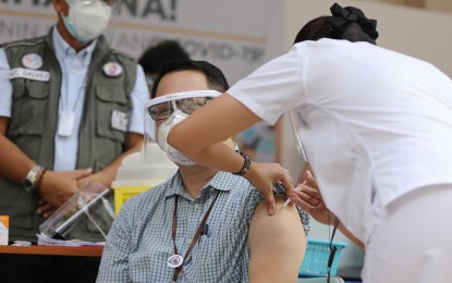 <p><strong>VACCINATION.</strong> Dr. Edsel Salvana, director of the Institute of Molecular Biology and Biotechnology at the National Institutes of Health at the University of the Philippines in Manila, receives his first dose of the CoronaVac vaccine on Monday (March 1, 2021). The Department of Health on Tuesday reported that a total of 756 individuals, the majority are healthcare workers, received the vaccine during the first day of its administration.<em> (PNA photo by Joey Razon)</em></p>