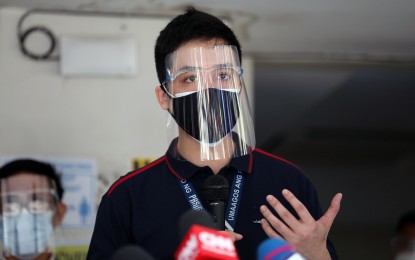 <p><strong>CAREFUL.</strong> Pasig Mayor Vico Sotto says coronavirus disease 2019 vaccine supply is limited at the moment and health protocols must still be adhered to. In particular, he cautioned residents who go to work as they may bring the virus to their housemates. <em>(PNA file photo)</em></p>