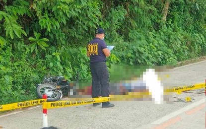 <p><strong>ROADSIDE KILLING</strong>. A police investigator examines the body of two village chiefs in Tarangnan, Samar shot by motorcycle-riding gunmen on Wednesday (March 3, 2021). The local government of Tarangnan, Samar has strongly condemned the killing. <em>(Photo courtesy of Rene Castino)</em></p>