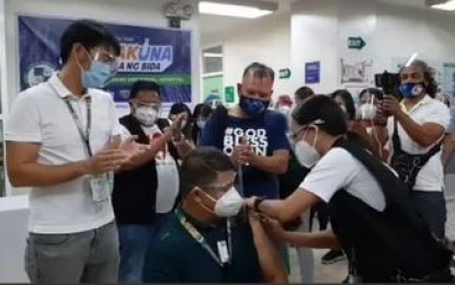 <p><strong>VACCINE ROLLOUT</strong>. Dr. Jewel Manuel, chief of the James L. Gordon Memorial Hospital in Olongapo City, is among the first Covid-19 vaccine recipients in the locality as well as in Central Luzon on Sunday (March 7, 2021). A total of 538 vials of Sinovac vaccines arrived Saturday at the James L. Gordon Memorial Hospital intended for the city’s medical workers. <em>(Photo courtesy of Olongapo City Information Office)</em></p>
