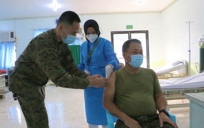 <p><strong>IMMUNIZED</strong>. Major Gen. Juvymax Uy, the 6th Infantry Division commander, gets his first dose of Sinovac anti-Covid-19 vaccine on Wednesday afternoon (March 10, 2021) at Camp Siongco in Barangay Awang, Datu Odin Sinsuat, Maguindanao. The military officials’ vaccination signaled the start of immunization for the 6ID troopers stationed in Central Mindanao on Thursday (March 11, 2021). <em>(Photo courtesy of 6ID)</em></p>