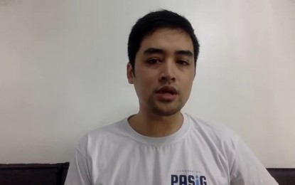 <p><strong>STAY AT HOME.</strong> Pasig City Mayor Vico Sotto encourages those who don't have essential travels to stay at home. In his video message on Monday (March 15, 2021), he cited the significance of discipline and cooperation with the government's efforts to contain the spread of the Covid-19 infection. <em>(Screengrab from Sotto FB livestream)</em></p>