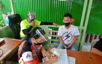 <p><strong>VIOLATOR.</strong> Quezon City’s Task Force Disiplina lectures one of 27 safety protocol violators apprehended in Barangay Kaligayahan, Novaliches on Sunday (March 14, 2021). Most violations involved the non-wearing of masks. <em>(Photo courtesy of QCTD Facebook)</em></p>
