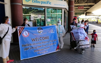 <p><strong>HOMEBOUND.</strong> Beneficiaries of the 'Balik Probinsya, Bagong Pag-asa' Program are welcomed at the Davao International Airport on Friday morning (March 19, 2021) by Davao del Norte provincial government officials. The program recipients are from Tagum City, Panabo City, Kapalong, and Sto. Tomas (1), all in Davao del Norte. <em>(Photo courtesy of NHA-11)</em></p>