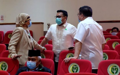 <p><strong>RIGHT TO INFO. </strong>BARMM Parliament Member Amilbahar Mawallil (center) and Deputy Minority Floor Leader Baintan Ampatuan (left), and another colleague in a huddle about the Bangsamoro Freedom of Information Bill during a session break on Friday (Mar. 19, 2021). The proposed measure seeks to implement the people’s right to information in the region. <em>(Photo courtesy of BIO-BARMM)</em></p>