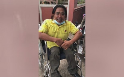 <p><strong>DEFYING THE ODDS.</strong> Dennis Liwag, a resident of Barangay Entablado, Cabiao, Nueva Ecija defies the odds of having a mobility impairment. He works as a clerk at the Persons with Disability Affairs Office of the Department of Social Welfare and Development (DSWD) office in the town. <em>(Screenshot from an FB video posted by PTFoMS executive director Undersecretary Joel Egco)</em></p>