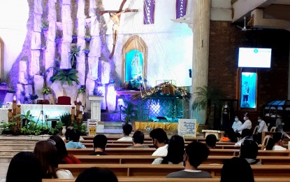<p><strong>LAST MASS</strong>. Devotees attend a Mass inside the Sto. Niño Parish Church in Bagong Silang, Caloocan City on Sunday (March 21, 2021). The church is under the diocese of Novaliches, which starting Monday, were not allowed for the meantime until April 4 to hold masses due to surge in coronavirus cases. <em>(PNA photo by Ben Briones)</em></p>