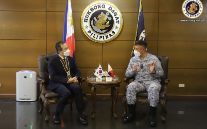 <p><strong>DEEPENING TIES.</strong> South Korean Ambassador to the Philippines Kim In-Chul (left) and Philippine Navy chief, Vice Adm. Giovanni Carlo Bacordo, (right) shares a light moment in a meeting at the Navy headquarters in Manila on Wednesday (March 24, 2021). Kim's courtesy call highlighted the continuing bilateral cooperation between the Philippines and South Korea particularly in maritime security and naval cooperation.<em> (Photo courtesy of Naval Public Affairs Office)</em></p>