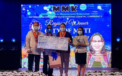 <p><strong>OUTSTANDING COASTAL COMMUNITY.</strong> Mati City Mayor Michelle Rabat (2nd from right) receives the PHP2-million check on Friday (March 26, 2021) as the city wins the 2020 Malinis at Masaganang Karagatan Outstanding Coastal Community. Initiated by the Bureau of Fisheries and Aquatic Resources, the award recognizes outstanding initiatives and contributions of coastal areas to sustainable fisheries management. <em>(Photo courtesy of Mayor Michelle Rabat)</em></p>