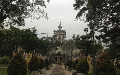 <p>Walkway leading to the Main Building at the University of Santo Tomas <em>(File photo)</em></p>