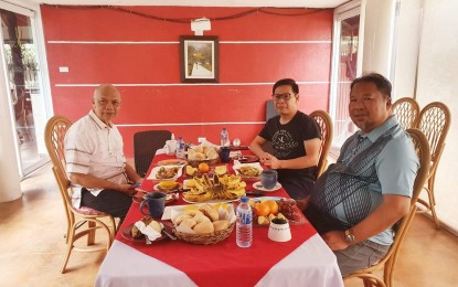 <p><strong>PEACE ADVOCATES</strong>. Lawyer Naguib Sinarimbo (middle) meets with noted scholar Abhoud Sayeed Lingga (left), onetime peace panel member for the then Moro Islamic Liberation Front. (<em>Photo courtesy of Mr. Sinarimbo’s Facebook page</em>)</p>
<p> </p>
<p> </p>