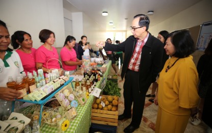 <p><strong>HELPING FARMERS.</strong> Department of Agriculture Secretary William Dar buys some of the produce from the vendors during DA's Kadiwa ni Ani at Kita launch at the Food Development Center in Taguig City on Sept. 13, 2019. The DA has been busy engaging farmers and fisherfolk with the consumers to boost their network and profit.<em> (DA photo)</em></p>