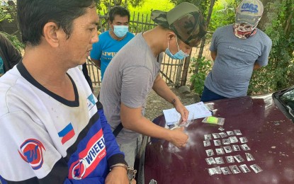 <p><strong>CONFISCATED</strong>. Some 26 plastic sachets of shabu were seized from one of the arrested drug suspects in Cabanatuan City, Nueva Ecija on Sunday (April 4, 2021). Another arrested suspect yielded three sachets of shabu in a separate buy-bust operation on the same day<em>. (Contributed photo)</em></p>