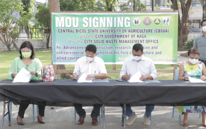 <p><strong>DEAL SIGNED</strong>. Naga City Mayor Nelson S. Legacion (3rd from left) affixes his signature during a memorandum of understanding signing with CBSUA president Alberto N. Naperi (2nd from left) on Monday (April 5, 2021). The two parties agreed to develop a technology that will enable the city government to achieve its zero-waste goal.<em> (Photo courtesy of Rey Baylon)</em></p>