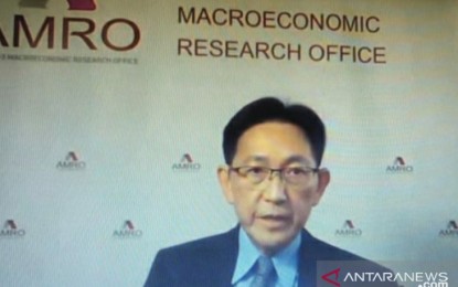<p>AMRO Chief Economist Dr. Hoe Ee Khor during the webinar, Global Value Chains in the Post-Pandemic “New Normal", on Wednesday (April 7, 2021). <em>(Antara/Azis Kurmala)</em></p>