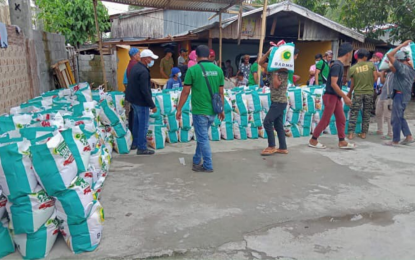 <p><strong>RELIEF AID.</strong> Relief workers from the Bangsamoro Region in Muslim Mindanao-Rapid Emergency Action on Disaster Incidence (READi) distribute relief goods Tuesday (April 6, 2021) to families displaced by armed hostilities between government forces BIFF combatants in at least three affected towns of Maguindanao. Data provided by the BARMM–READi showed some 25,000 individuals were affected in the adjoining towns of Datu Saudi Ampatuan, Shariff Saydona Mustapha, and Mamasapano.<em> (Photo courtesy of BARMM Tabang sa Bangsamoro)</em></p>