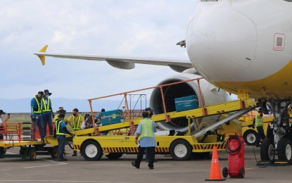 <p><strong>MORE VACCINES ARE HERE</strong>. Workers unload some of the 38,400 doses of coronavirus disease 2019 (Covid-19) vaccines that arrived at the Tacloban Airport on Wednesday (April 14, 2021). The vaccines are for more front-liners in the local government. <em>(Photo courtesy of DOH Region)</em></p>