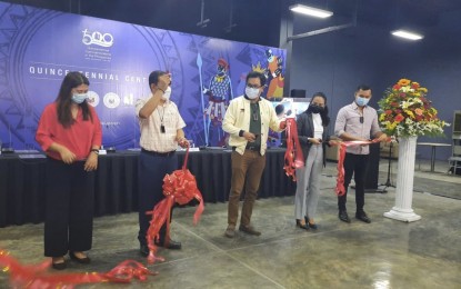 <p><strong>QUINCENTENNIAL HUB.</strong> National Quincentennial Committee (NQC) Executive Director Rene Escalante (2nd from left) and Presidential Communications Operations Office (PCOO) Undersecretary Ramon Cualoping III (center) lead the opening of the Quincentennial Center at Oakridge in Mandaue City, Cebu on Thursday (April 15, 2021). Also in photo are Philippine Information Agency-7 head Fayette Riñen (left), Joel Aba, a staff of the Office of the Presidential Assistant for the Visayas, and a representative of Oakridge. <em>(PNA photo by John Rey Saavedra)</em></p>
<p> </p>