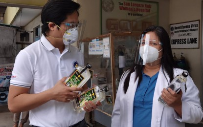 <p><strong>ALTERNATIVE THERAPY.</strong> Cabinet Secretary Karlo Nograles distributes boxes of virgin coconut oil to San Lorenzo Ruiz Women’s Hospital in Malabon on Wednesday (April 14, 2021). Nograles is pushing for the use of the locally-produced food supplement as additional treatment for Covid-19 patients with mild symptoms.<em> (Photo courtesy of VCO PH's Marco Reyes)</em></p>
