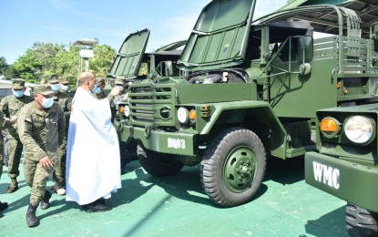 <p><strong>NEW VEHICLES.</strong> Lt. Col. Jose Españo, the Catholic chaplain of the Western Mindanao Command (Westmincom), leads Friday the blessing rites for the eight new vehicles acquired by Westmincom that would boost the command's land mobility. Three of the eight new vehicles are Mk250 light utility trucks that will be used for moving troops. <em>(Photo courtesy of Westmincom Public Information Office)</em></p>