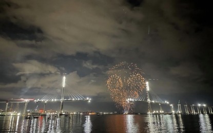 <p><strong>BEACONS OF HOPE</strong>. The eight crosses atop the Cebu-Cordova Link Expressway (CCLEX) were officially lighted Thursday night (April 15, 2021) to mark the 500th anniversary of Christianity in the Philippines. The CCLEX is an 8.5-kilometer toll expressway that will connect Cebu City and Cordova town. <em>(Photo courtesy of CCLEX)</em></p>
<p> </p>