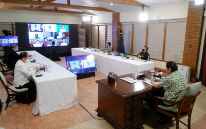 <p><strong>LAUDED</strong>. President Rodrigo Roa Duterte presides over a meeting with the Inter-Agency Task Force on the Emerging Infectious Diseases (IATF-EID) core members prior to his talk to the people at the Malago Clubhouse in Malacañang Park, Manila on Monday night (April 19, 2021). Duterte lauded the pace of the country’s vaccination rollout, which he said is proof that the government is doing its best to ensure that more Filipinos are protected against Covid-19. <em>(Presidential photo by King Rodriguez)</em></p>