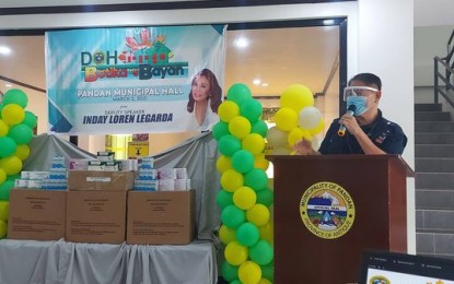 <p><strong>BOTIKA NG BAYAN</strong>. Dr. Feman Rene Autajay of the Department of Health speaks during the launching of the first Botika ng Bayan in the municipality of Pandan in Antique province on March 2, 2021. Autajay said on Wednesday (April 21, 2021) that 11 Botika ng Bayan will be in full operation in the province before the end of this month.<em> (Photo courtesy of DOH Antique) </em></p>