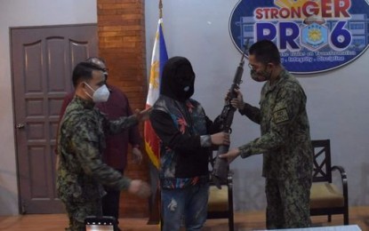 <p><strong>SURRENDER</strong>. Alias “Toto”, a member of the Communist Party of the Philippines-New People’s Army (CPP-NPA), turns over his firearm to PRO-6 Director, Brig. Gen. Rolando Miranda, on Wednesday (April 21, 2021). He said he decided to surrender due to the hardships that he experienced while in the mountains. <em>(PNA photo courtesy of PRO6  RPIO)</em></p>
<p> </p>