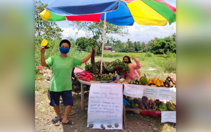 <p><strong>FEEDING THE HUNGRY.</strong> A resident in Barangay Mulig, Toril District in Davao City shows the vegetables she took from the community pantry put up by the Mulig Youth Movers. The village's youth leaders say they want to inspire young people to help the needy.<em> (Photo courtesy of Roldan Lagsican)</em></p>