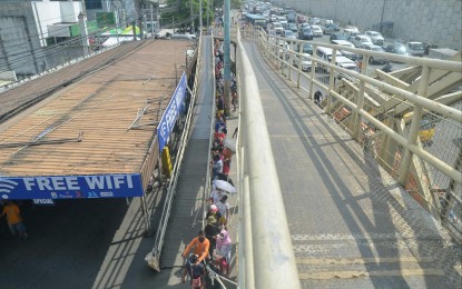 <p><strong>OVERCROWDING.</strong> This long queue leads to the community pantry of actress Angel Locsin in Don Antonio Heights, Barangay Holy Spirit, Quezon City on Friday (April 23, 2021). The activity was marred by the death of a 67-year-old male <em>balut</em> vendor, who fainted while waiting for the pantry to open and was declared dead in a hospital. <em>(PNA photo by Robert Oswald P. Alfiler)</em></p>