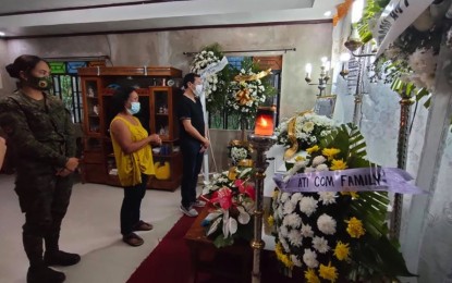 <p><strong>MOURNING</strong>. Gov. Arthur Yap (in black shirt) visits the wake of former rebel Jaime Cagatin in Sierra Bullones town in Bohol on Wednesday (April 28, 2021). 1Lt. Elma Grace Remonde (left), civil-military operations officer of 47th Infantry Battalion of the Philippine Army, handed cash assistance from the Central Command to the victim's wife.<em> (Photo courtesy of 47th IB CMO)</em></p>