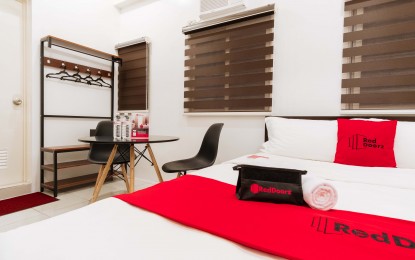 <p>A RedDoorz Plus room in Manila <em>(Photo courtesy of RedDoorz PH)</em></p>