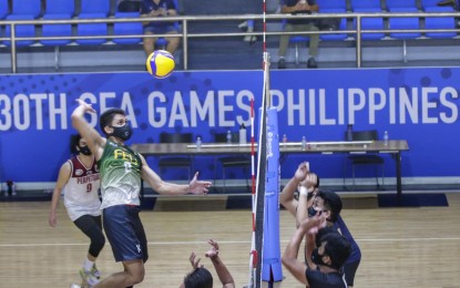 <p><strong>SEAG ASPIRANTS.</strong> Action picked up in the Philippine men's volleyball team tryouts at the Subic Bay Gymnasium in Olongapo on Thursday (April 29, 2021). The aspirants are fighting it out for a chance to join the national team that will compete in this year’s Hanoi Southeast Asian Games. <em>(Photo courtesy of PNVF)</em></p>