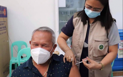 <p> <strong>VACCINATED.</strong> Cagayan de Oro City Mayor Oscar Moreno receives his CoronaVac vaccine jab at the JR Borja General Hospital on Thursday afternoon (April 29, 2021). The local government seeks to enlist volunteer medical professionals for its vaccination drive. <em>(Photo courtesy of Stephen Capillas, CIO)</em></p>